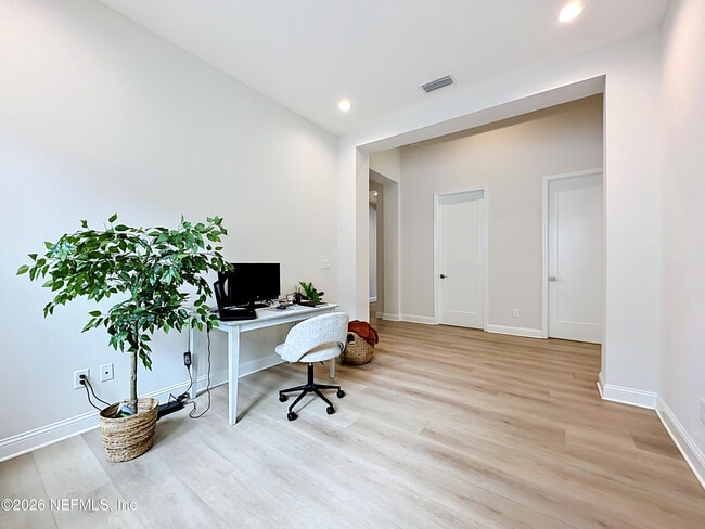 Building Photo - 736 Navigators Rd