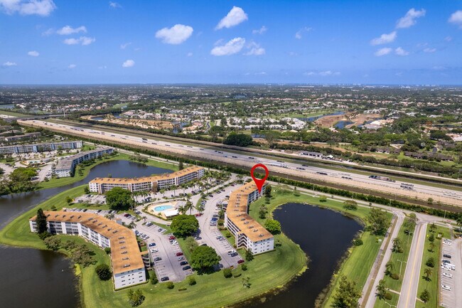 Building Photo - 1052 Hythe A