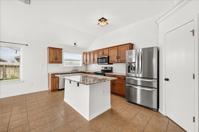 Building Photo - 3810 Los Arroyos Dr