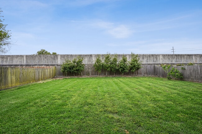 Building Photo - 5280 Warrington Dr