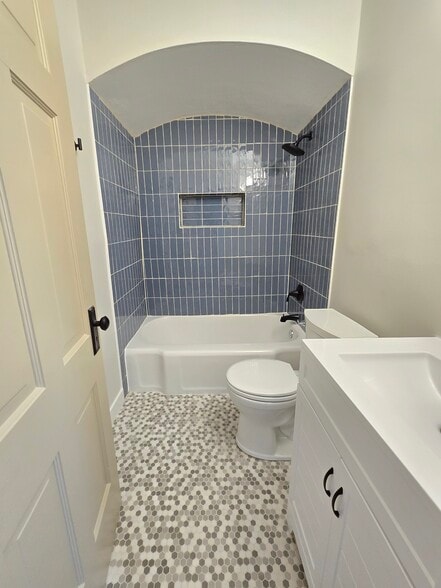 Building Photo - 3406 Lawn Ave