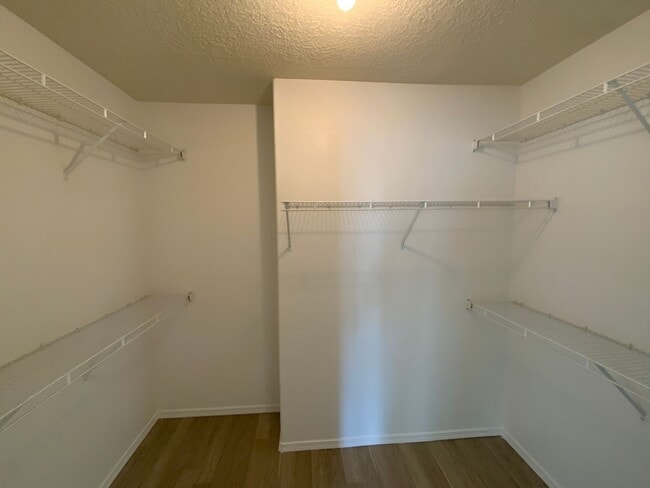 Building Photo - 4 Bedroom Single Story Home Available Near...