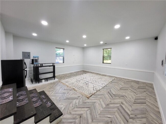 Building Photo - 6685 Hearth Ct