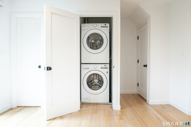 Building Photo - 59 Vitti St