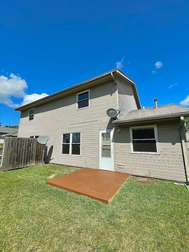 Building Photo - 1100 Fishlock Ave