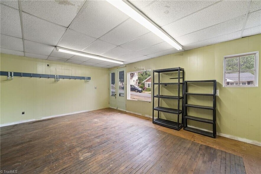 Building Photo - 2083 Elizabeth Ave
