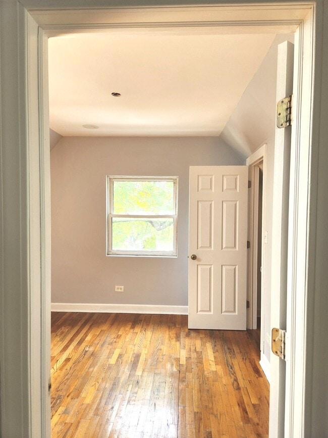 Building Photo - 5325 S Honore St