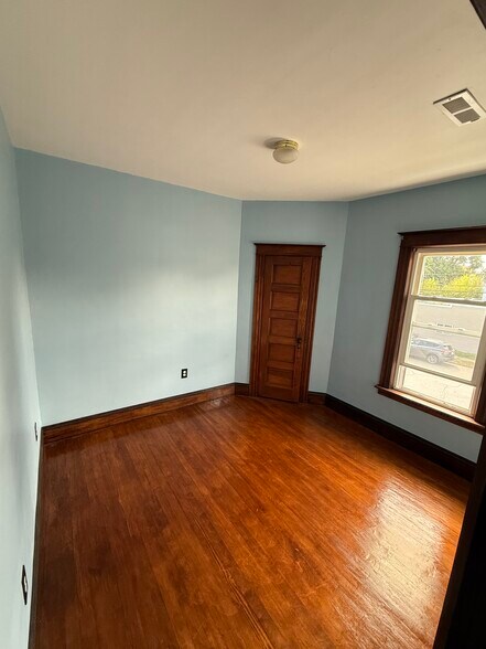 Building Photo - 280 3rd Ave