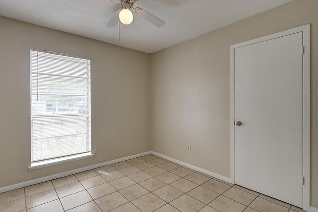 Building Photo - 5225 Bonham St