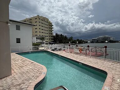 Building Photo - 4730 Pine Tree Dr