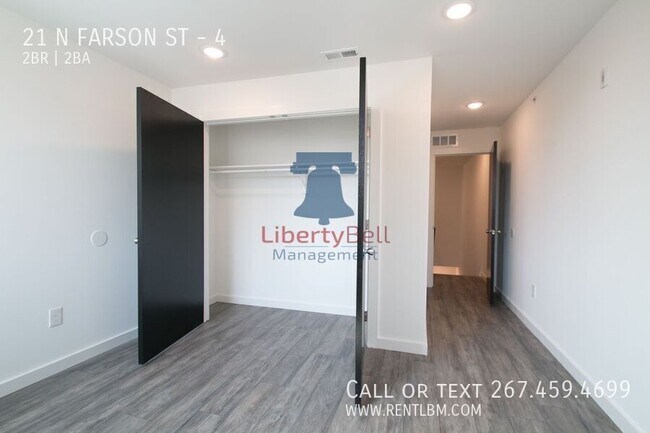 Building Photo - 21 Farson St