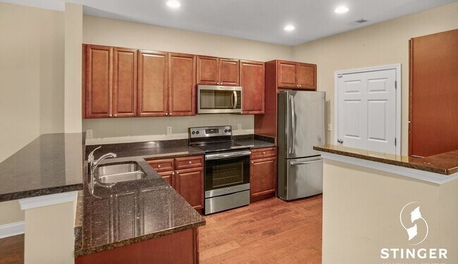 Building Photo - 381 Dante Cir