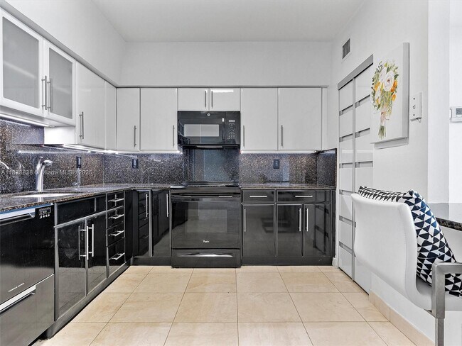 Building Photo - 9455 Collins Ave