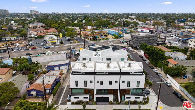 Building Photo - 2435 Penmar Ave