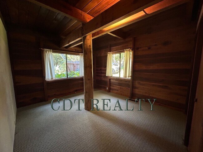 Building Photo - 3BR/ 2BA CARMEL VALLEY RETREAT