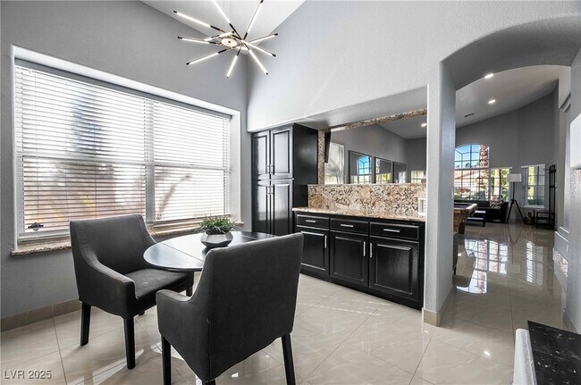 Building Photo - 1400 Castle Crest Dr