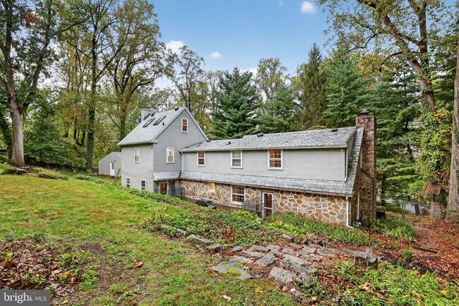 Building Photo - 829 Bryn Mawr Ave