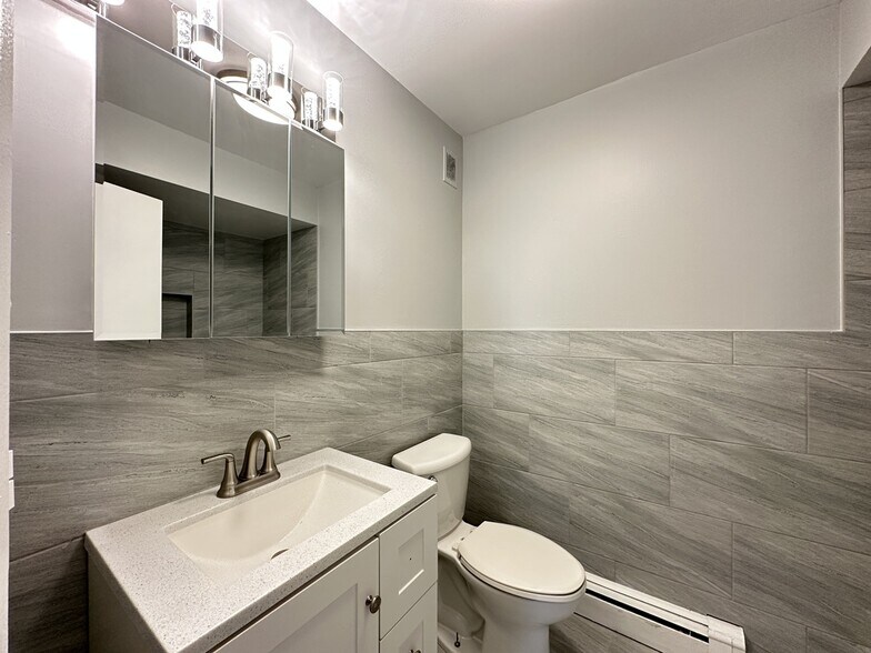 Building Photo - 8644 Skokie Blvd