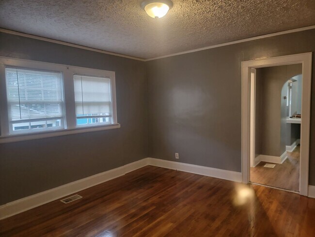 Building Photo - 1364 Carnegie Ave