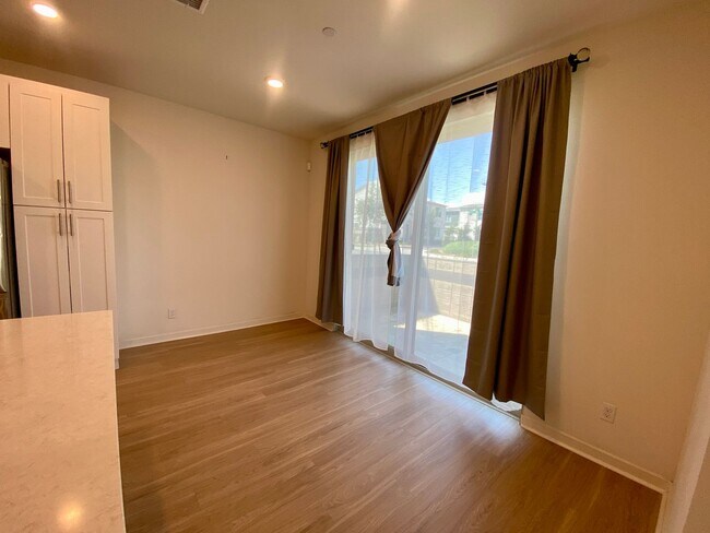 Building Photo - Modern 3-Bed, 3-Bath Home with Garage & Re...