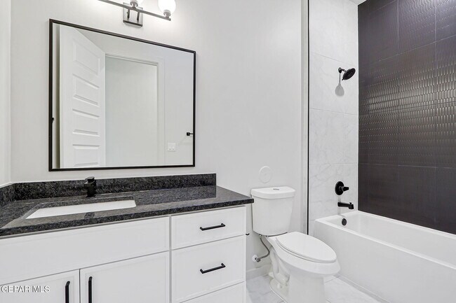 Building Photo - 836 Eltham Dr