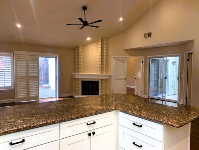 Building Photo - Charming Single-Story Duet in Danbury Park – Prime Location Across from Orloff Park!