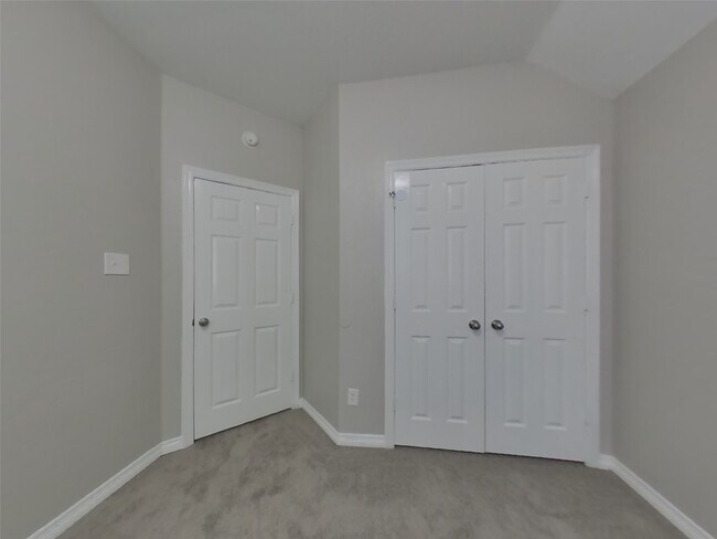 Building Photo - 963 Oak Lynn Dr