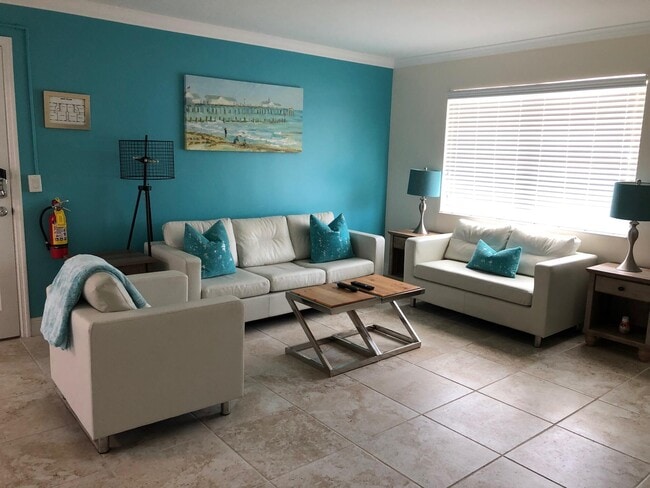 Building Photo - 1236 Beach Rd