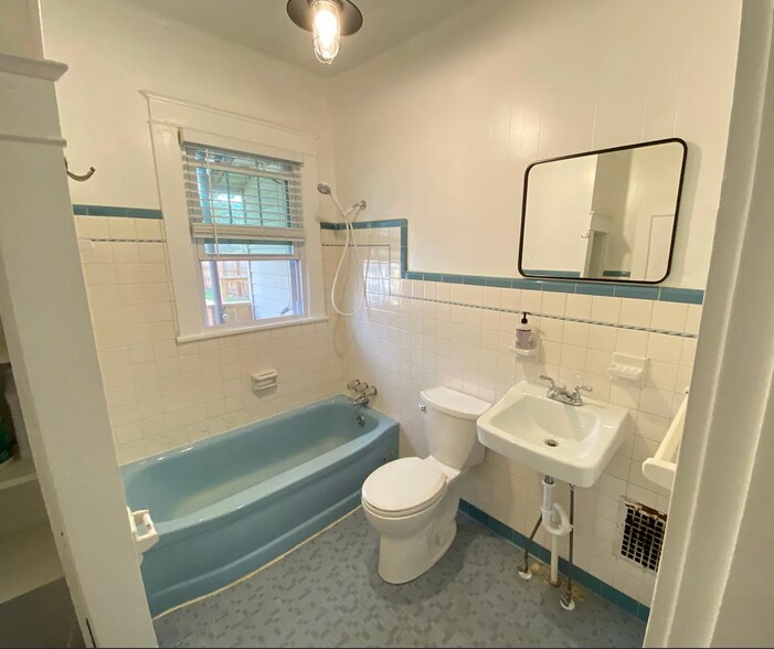 Building Photo - 1212-C McChesney Ave