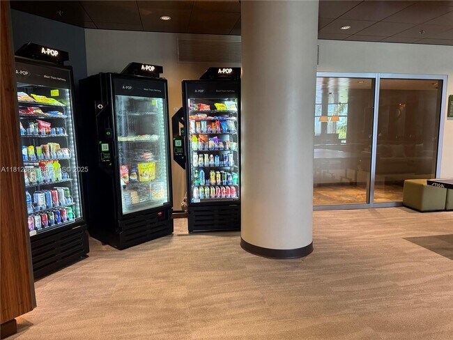 Building Photo - 2641 N Flamingo Rd