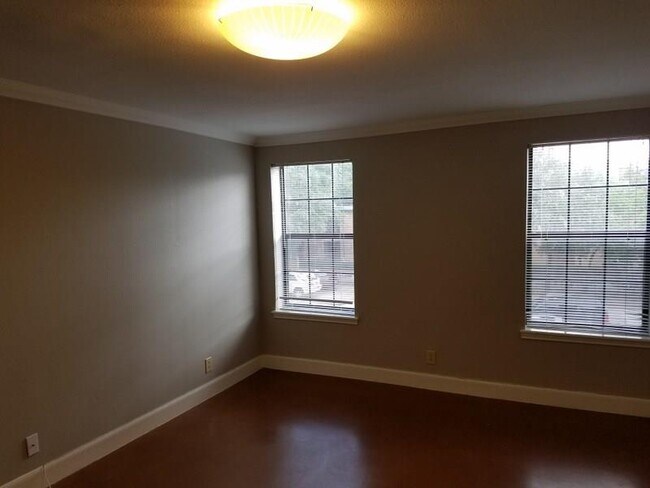 Building Photo - 1704 West Ave