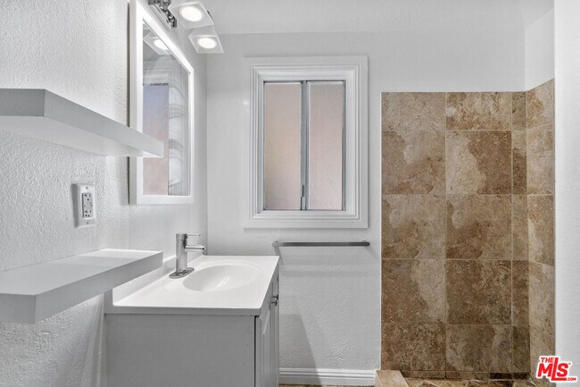 Building Photo - 2723 Ballard St