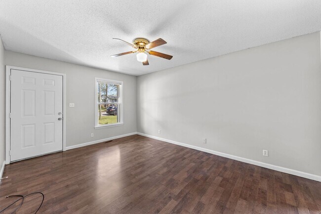 Building Photo - 133 E Street Clarksville, TN 37042