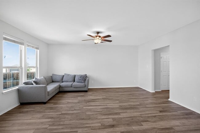 Building Photo - 453 Stone Water Ln