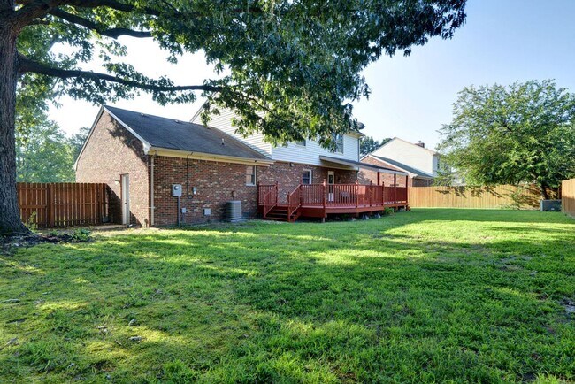 Building Photo - Spacious single family home in Westview Lakes.