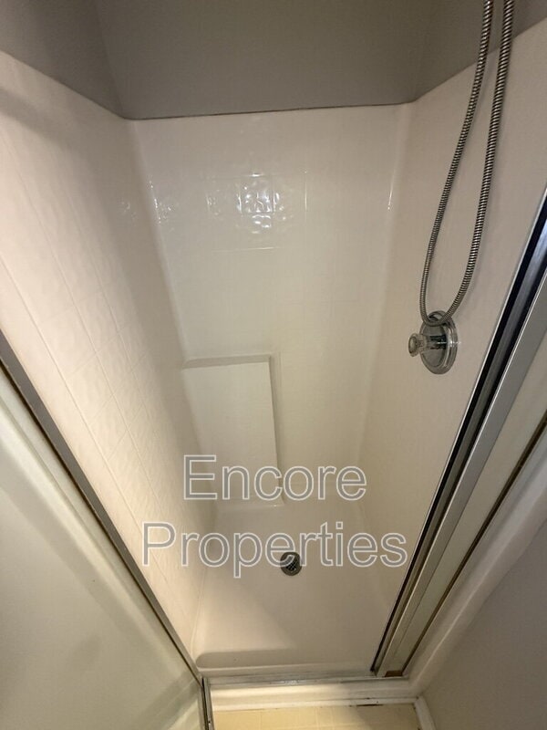 Building Photo - 6225 Saybrooke Dr