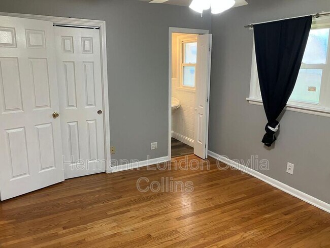Building Photo - 225 Florisota Dr
