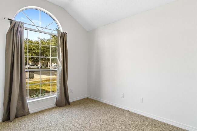 Building Photo - 618 Westchase Ct S