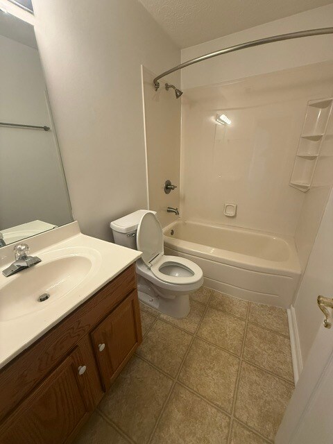 Building Photo - 1740 Country Meadows Dr