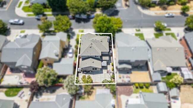Building Photo - 4162 Piccadilly Ln