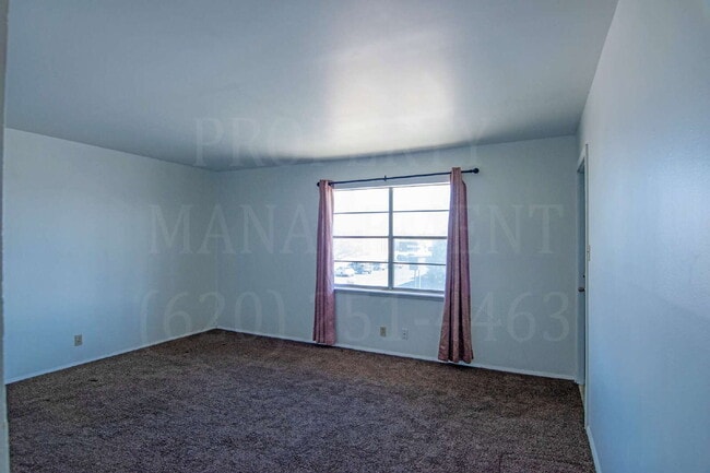 Building Photo - Spacious 2-Bedroom Apartment with Off-Street Parking & On-Site Laundry