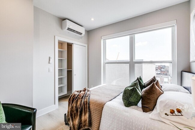 Building Photo - 1533 Ridge Ave