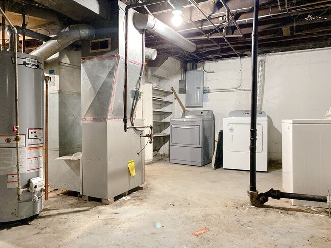 Building Photo - 3 bedroom 1 bath house!