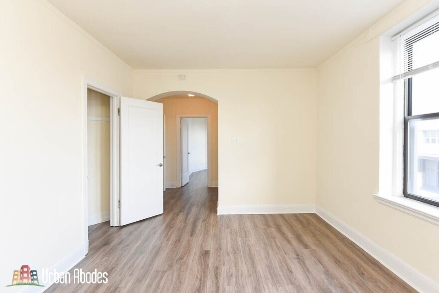 Building Photo - 3314 W Diversey Ave