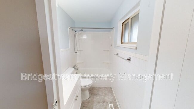 Building Photo - 4451 Mahler Dr