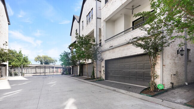 Building Photo - 4018 University Grove St