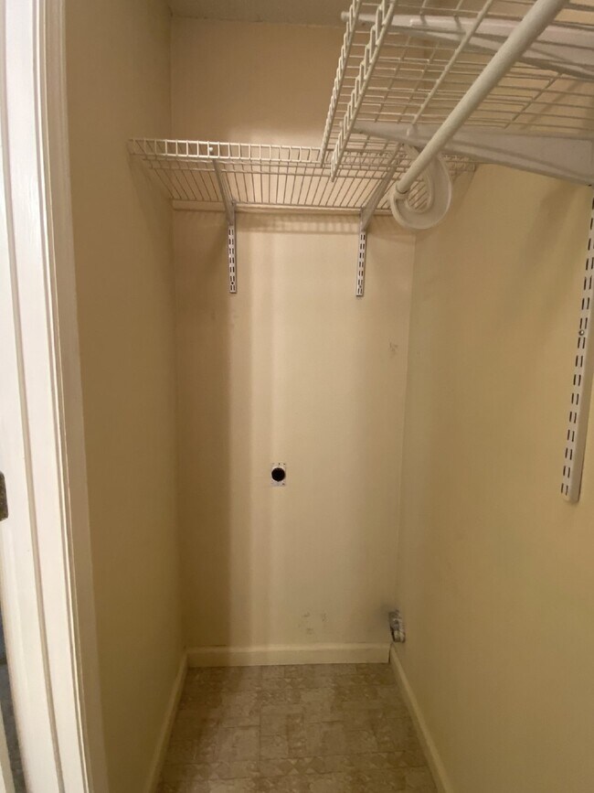 Building Photo - House for Rent