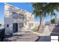 Building Photo - Experience the Perfect Haven in this Delightful Corner Unit 2/1.5 Phoenix Townhouse