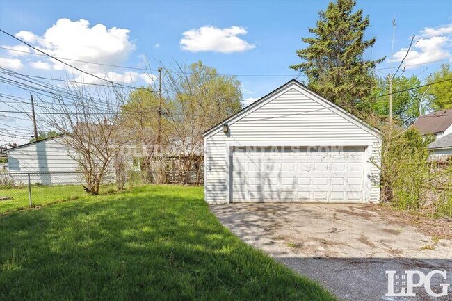 Building Photo - 1442 Schuyler Rd