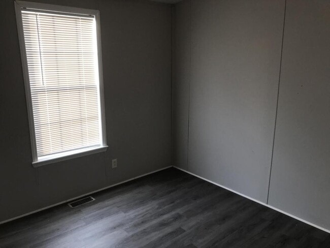 Building Photo - 307 Tammy Lynn Cir